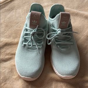 Pharrell Williams adidas women’s sneaker